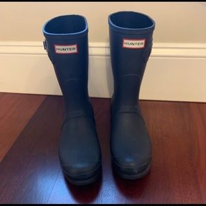 Classic Hunter navy rain boots - size 9